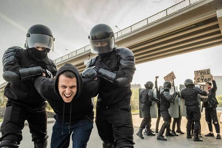 Resisting arrest in California: 148 PC | Lluis Law